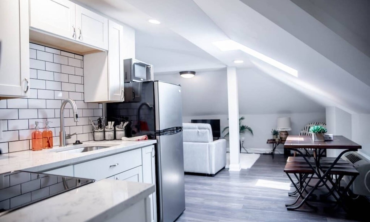 Victorian Village Apartment | Pet Friendly | Free Parking Off Street
