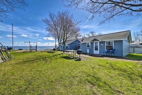 Houghton Lake House | Pet-Friendly Lake Cabin with Dock & Kayaks & Fire Pit in Houghton Lake, Michigan