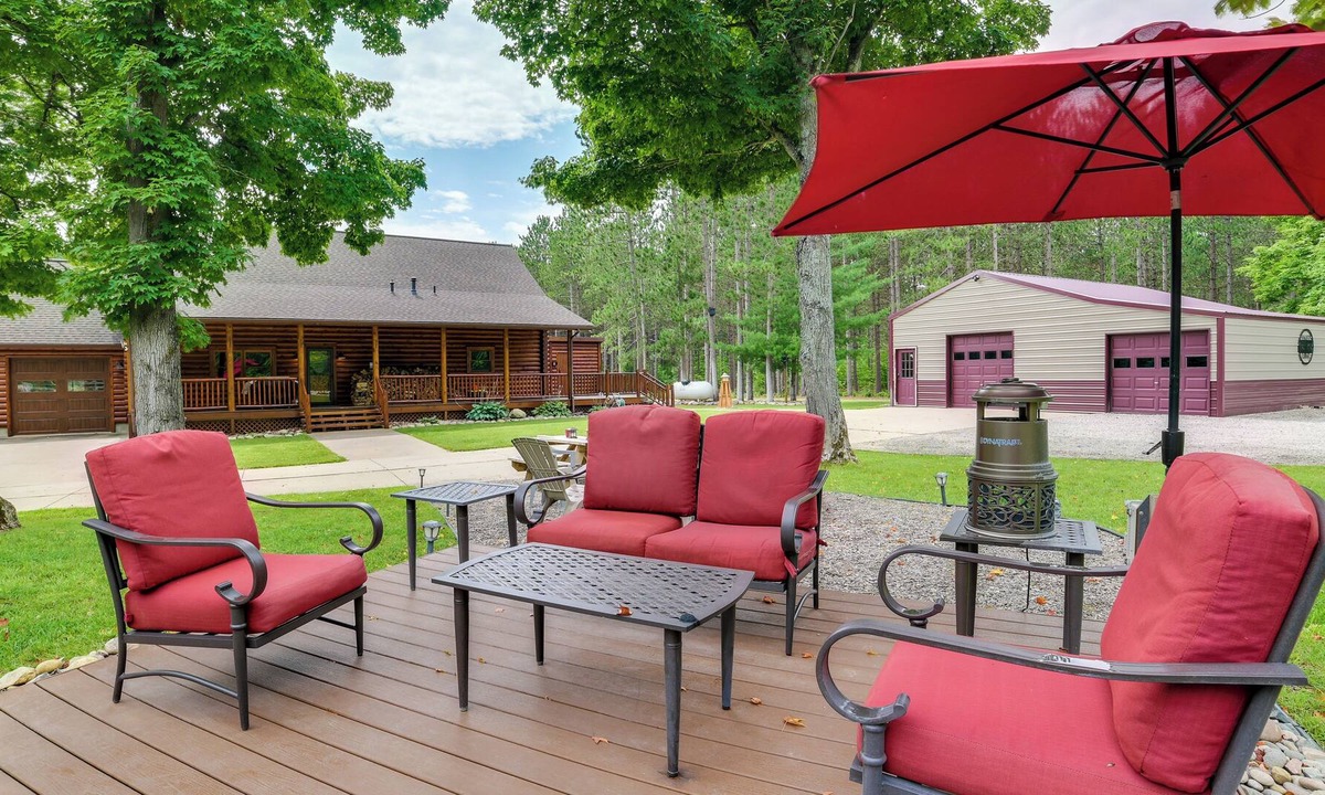 Frederic Cabin | Pet-Friendly Michigan Cabin w/ Private Pond