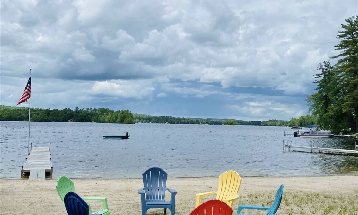 Gray Cottage | PET FRIENDLY WITH A SANDY BEACH AND DOCK