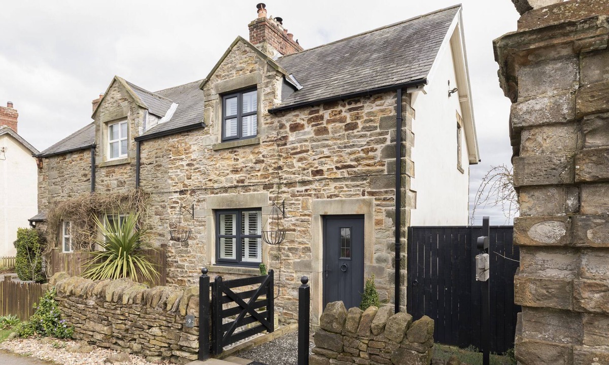 Esh Cottage | Pigswood - Sleeping 2 Guests in 1 Bedroom