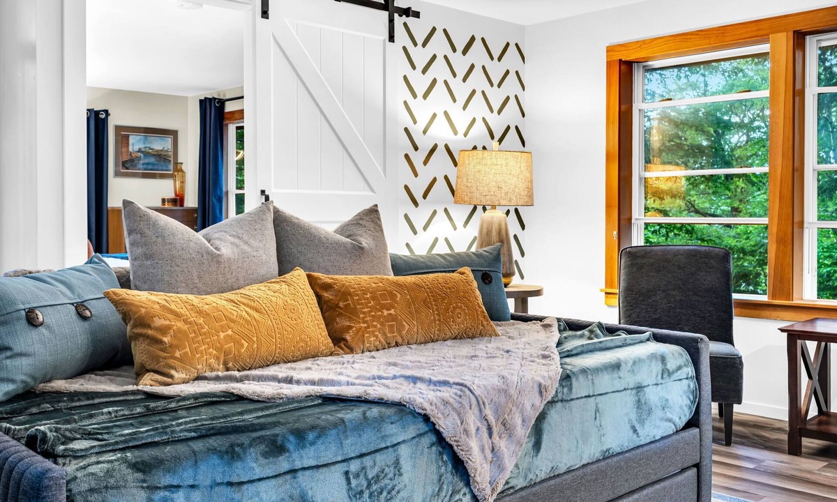 Sebago House | Pine and Eagle- Family & Dog Friendly Great Views