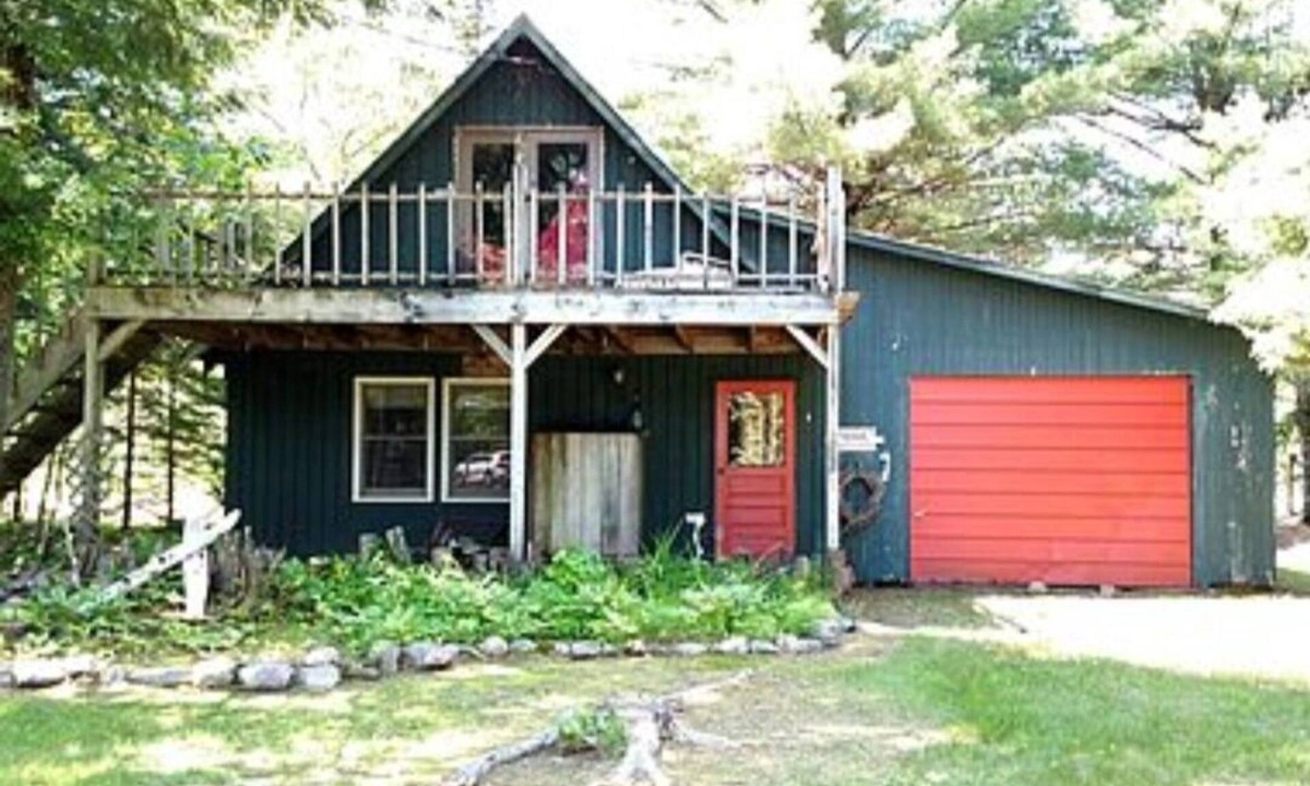 Sault Ste. Marie Cabin | Pine Cabin at Sweet Retreat Waterfront Stay