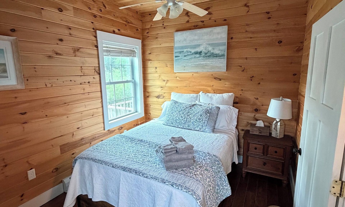 Scarborough Apartment | Pine Point Beach Lookout Entire 1 bedroom rental unit .5 miles from the beach