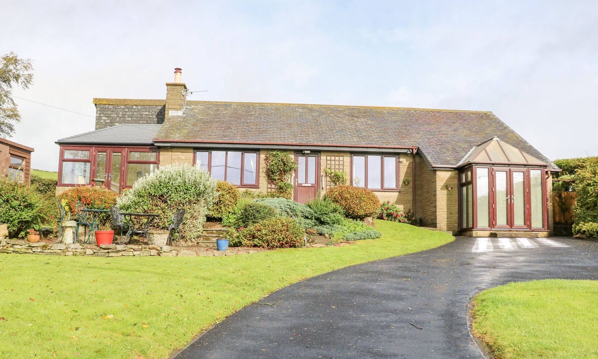 Allendale House | PINEGARTH, family friendly, with a garden in Allendale