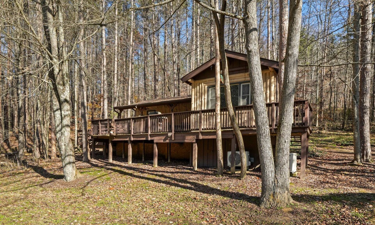 Laurelville Cabin | Pinewood Cabin | Hocking Hills, Cozy, Hot Tub