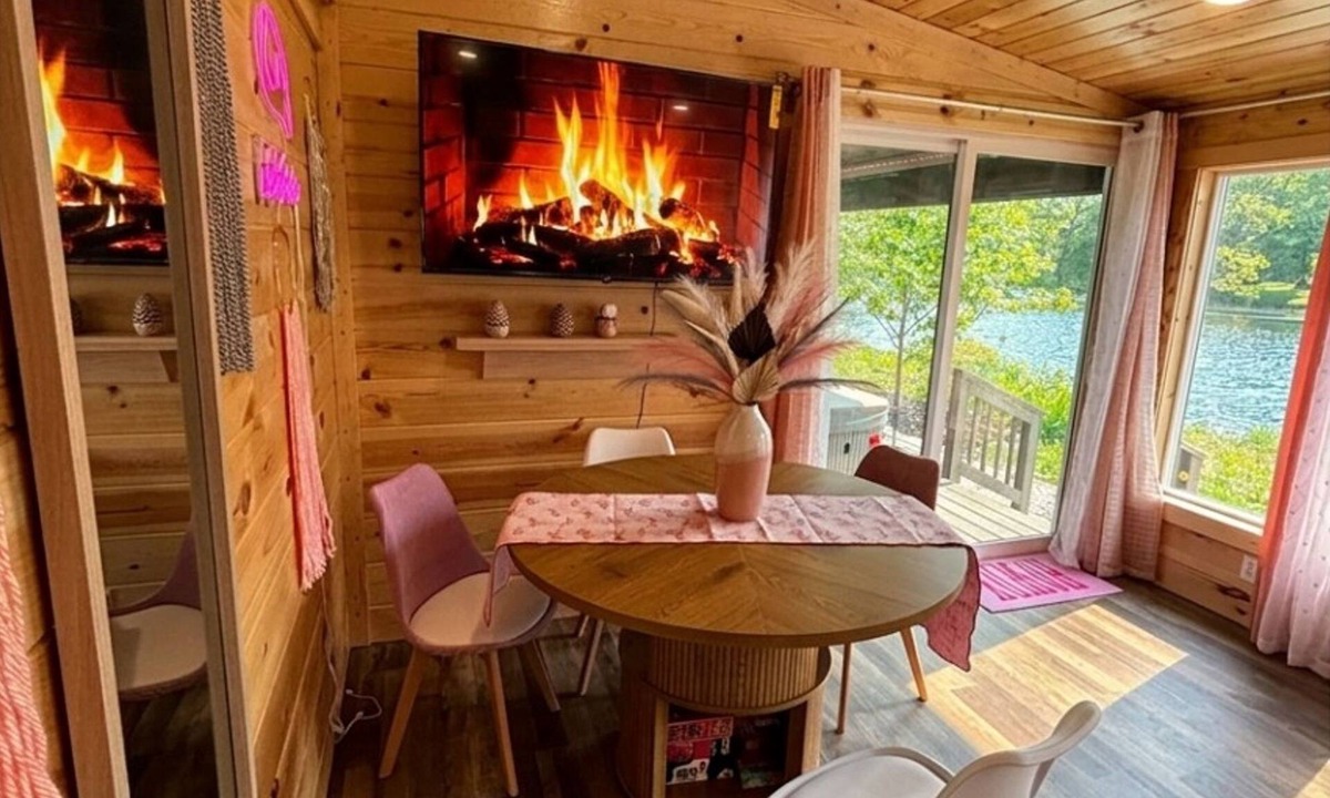 West Newton Apartment | Pink Saddle in Indianapolis