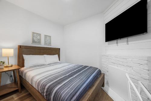 Shadyside House | Pittsburgh Shadyside 1B Cozy and Stylish Private Bedroom with Shared Bathroom