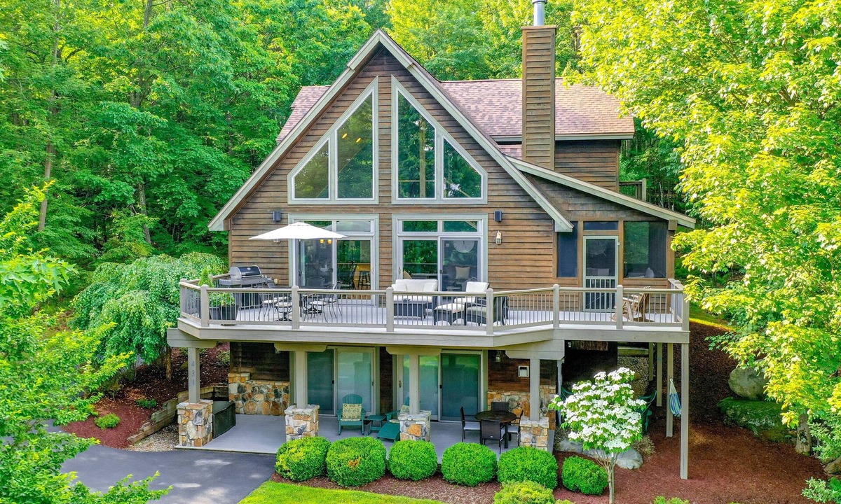 McHenry House | Play-A-Way Chalet | Hot Tub, Fire Pit, Pool Access