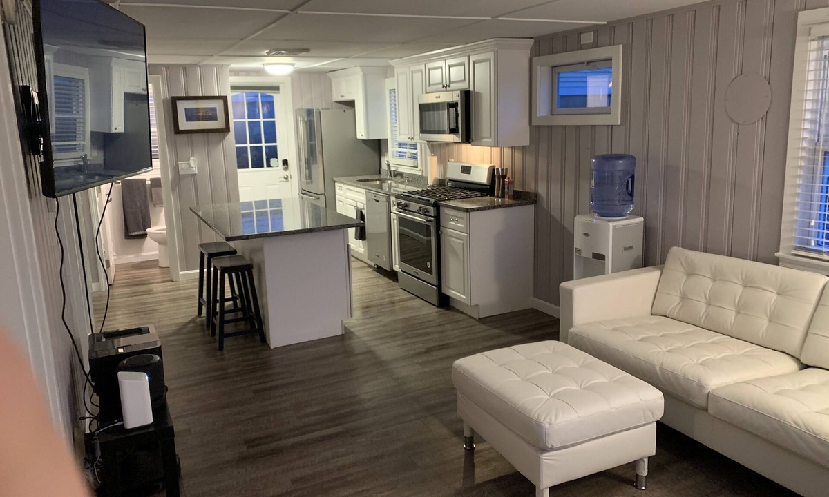 Hampton Cottage | Plum Place - Dog Friendly, Steps from the beach