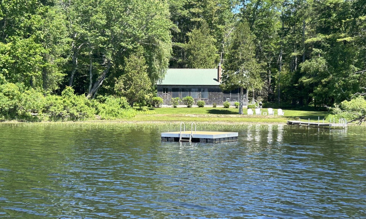Wayne Cottage | Pocasset Lake Cottage, Screened Porch, Canoes and Kayaks
