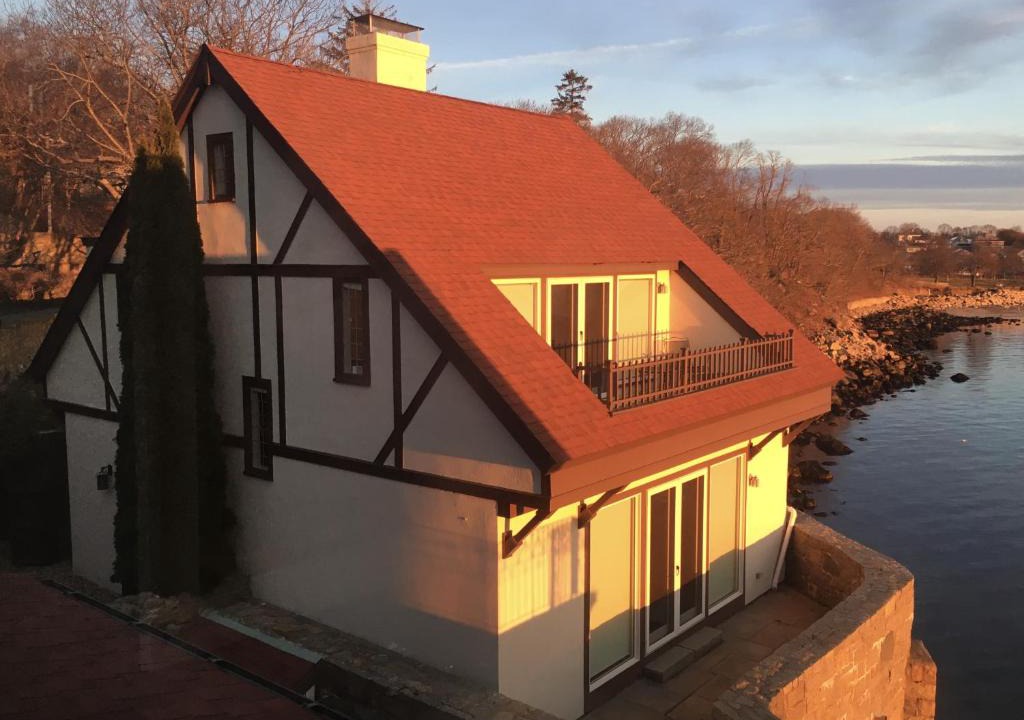 Gloucester Villa | Point Radio Cottage