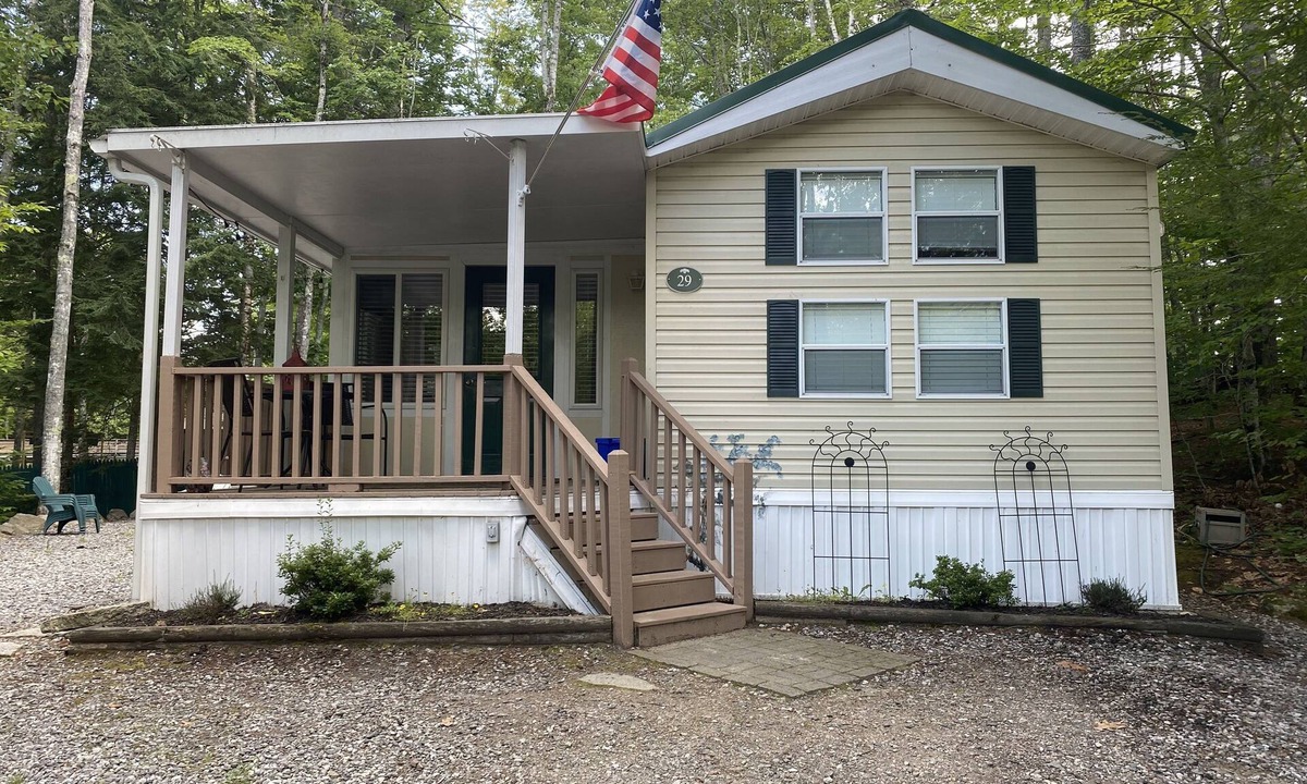 South Casco Cottage | Point Sebago 3 BR, 1.5 bath Maine lake cottage near beach on Purple Rd