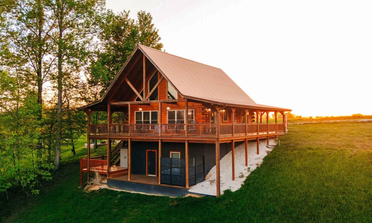 Primrose Cabin | Pond Paradise | Hot Tub | Sleeps 7 | Pet Friendly