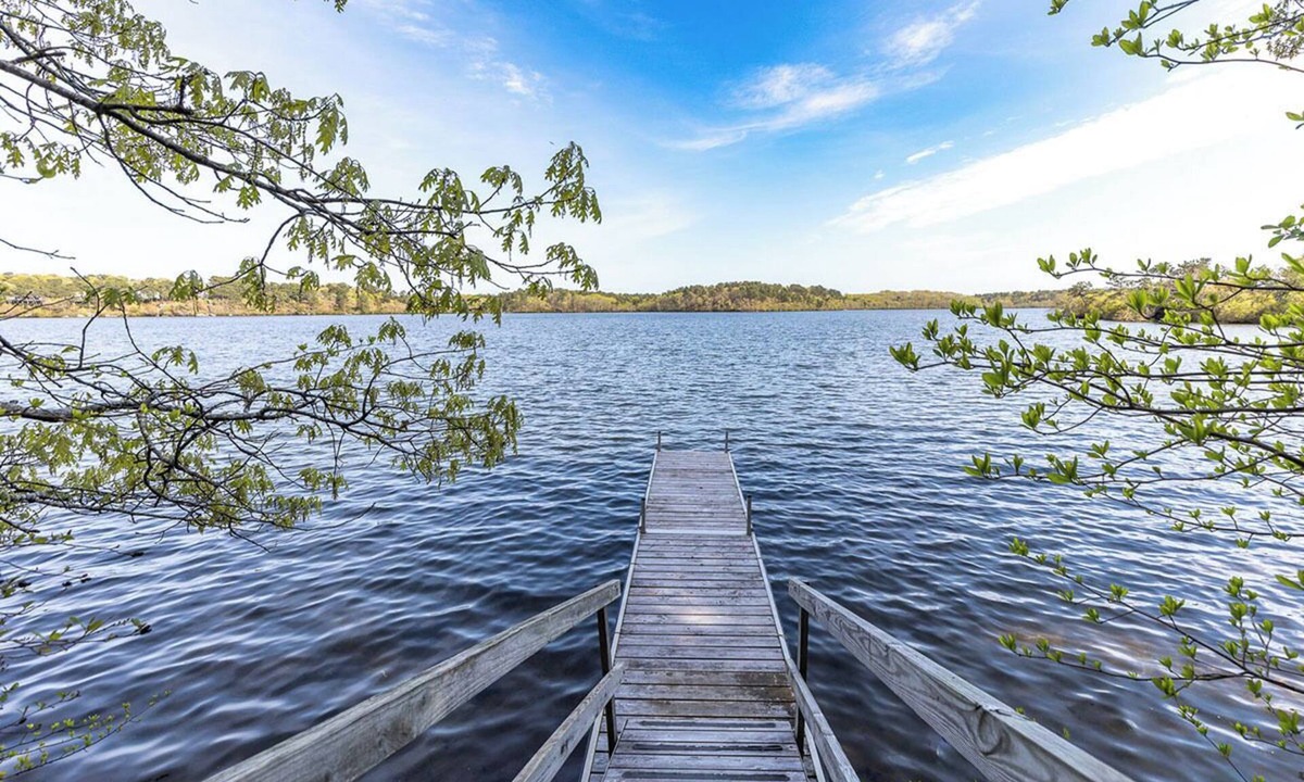 Brewster House | Pond Perch: 239-B Brewster Pond Front Perfection, Walk to Private Beach