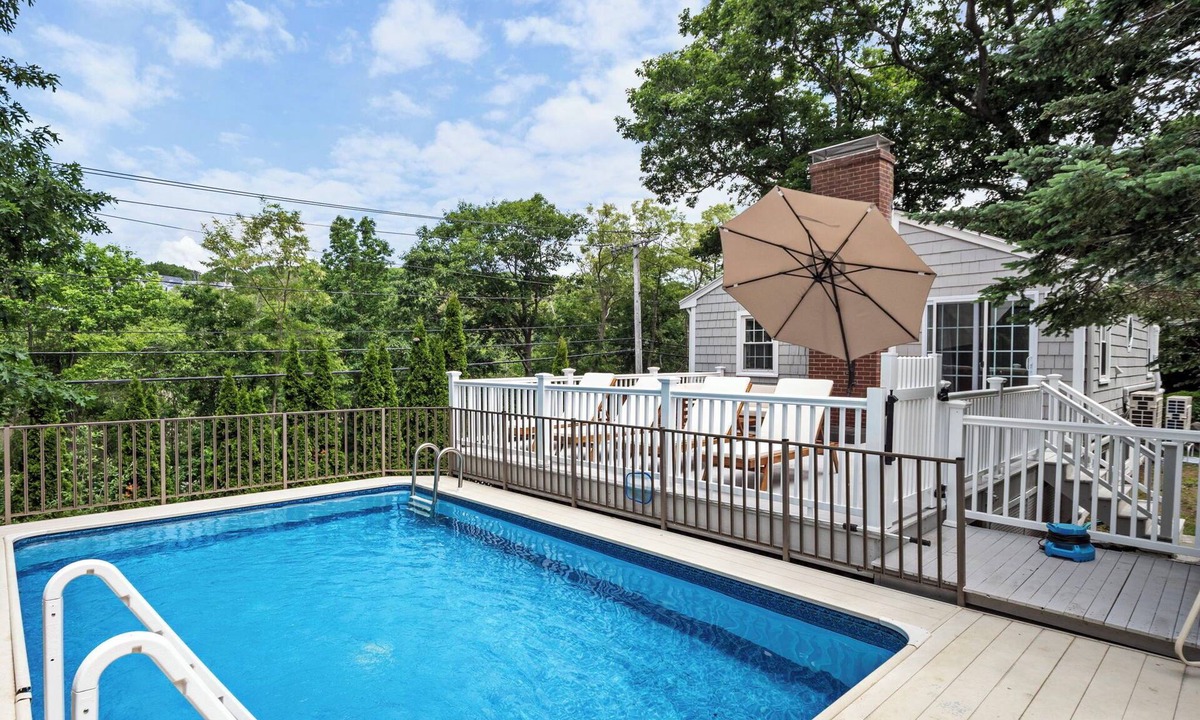Gloucester House | POOL OPEN WK OF MAY 17, 2026! Single family home 5min walk to Good Harbor Beach!