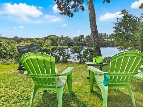 East Harwich House | Poppys Pond: Pondfront Cape Home with A/C Wifi