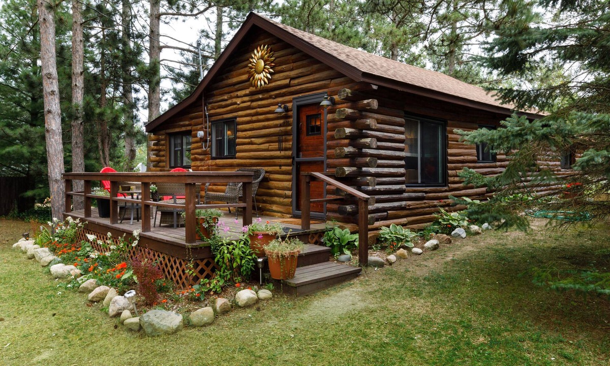 Port Sanilac Cabin | Port Sanilac Log Cabin-Incredibly Cute!