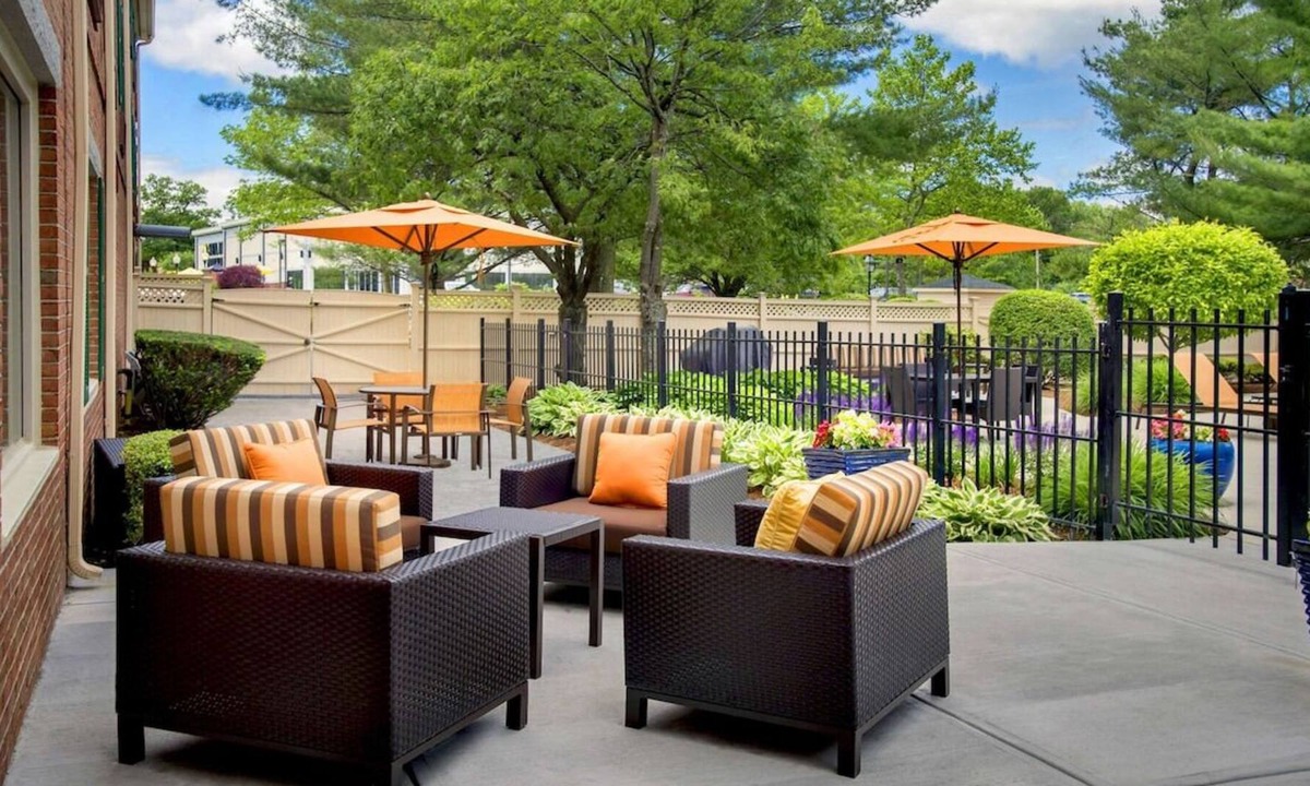 Woburn House | Prime Location! 4 Sleek Units, Parking, Pets Allowed, Close to Burlington Mall!
