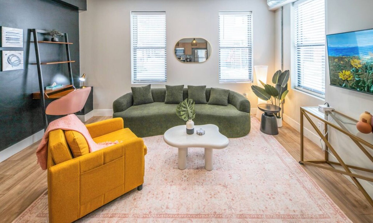 Over-the-Rhine Apartment | Prime OTR+Lux King Bed+2 Smart TVs+Sleeps 3ppl+Paid Private Lot+1st Floor