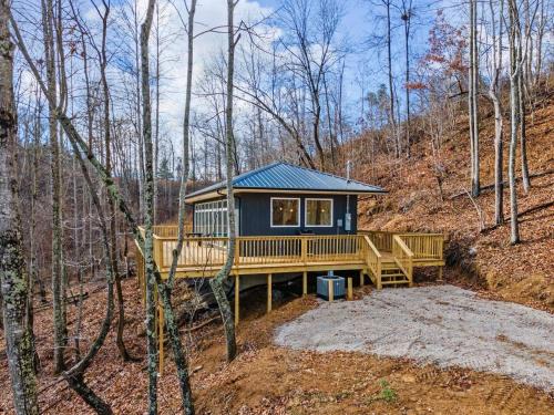 Denniston Ski Chalet | Primrose- Hot Tub, Firepit, Wraparound Deck, WiFi