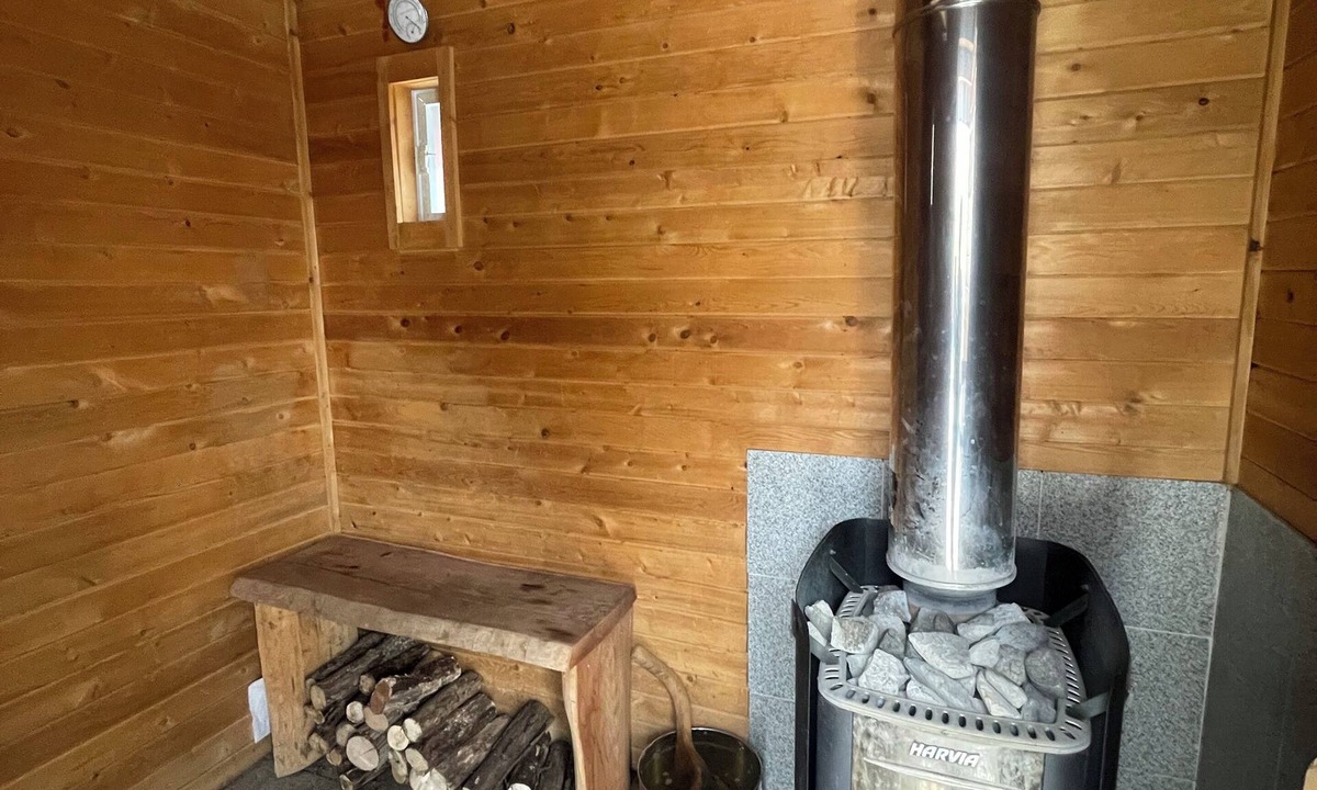 Plainwell Apartment | Private 1 bedroom apartment with private deck and sauna close to ski resorts
