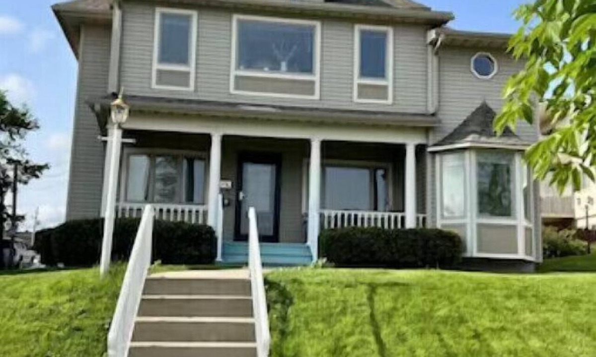 Historic Southwest Apartment | Private 2BR Entire Main Floor Unit Step to Mayo Clinic 518A