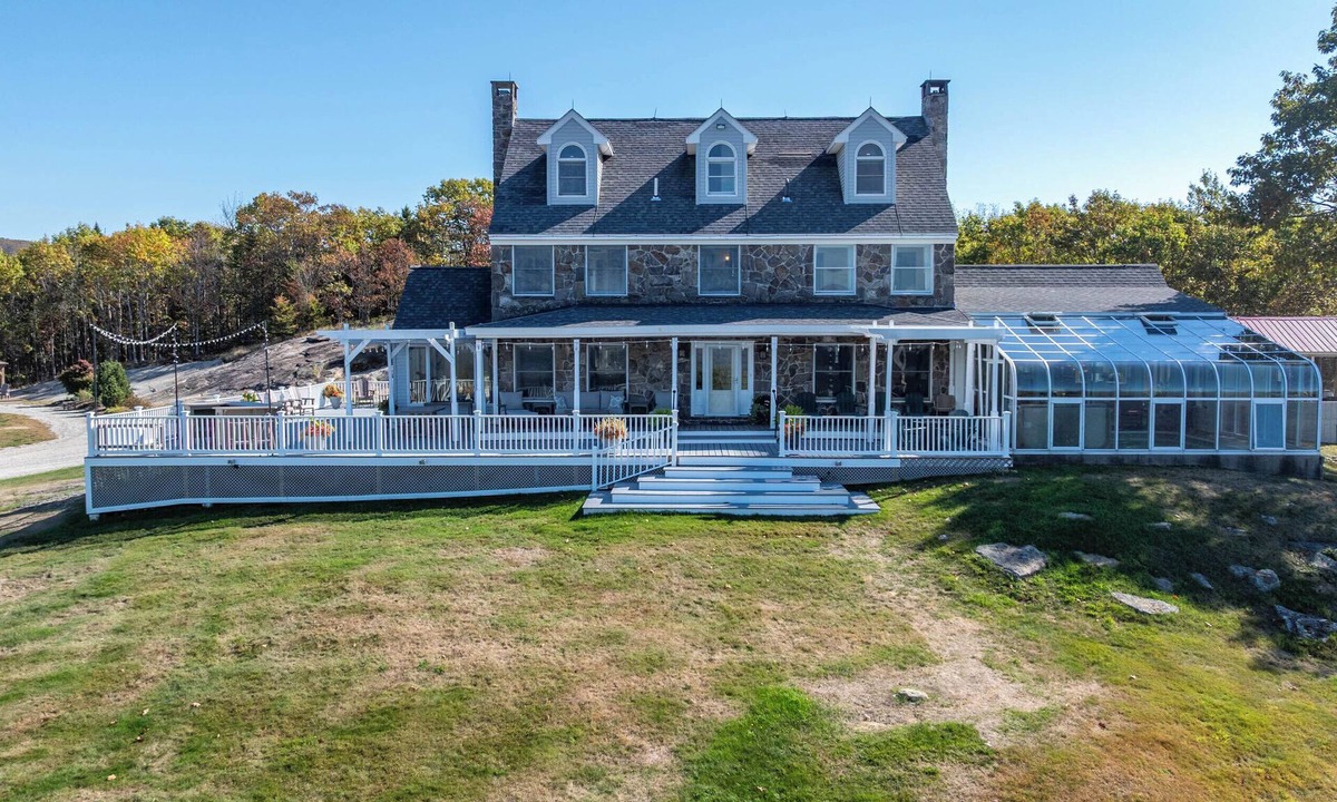 West Paris House | Private 52 Acre Mountain Top, Heated indoor Pool & Spa, Pond, Trails, 5 bedrooms