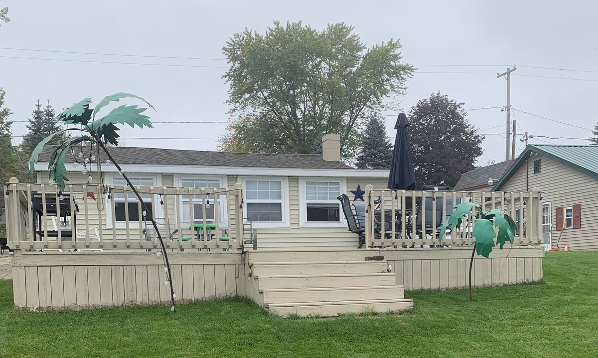 Farwell Cottage | Private and relaxing Four Seasons Cottage on all sports lake with sunrise views!