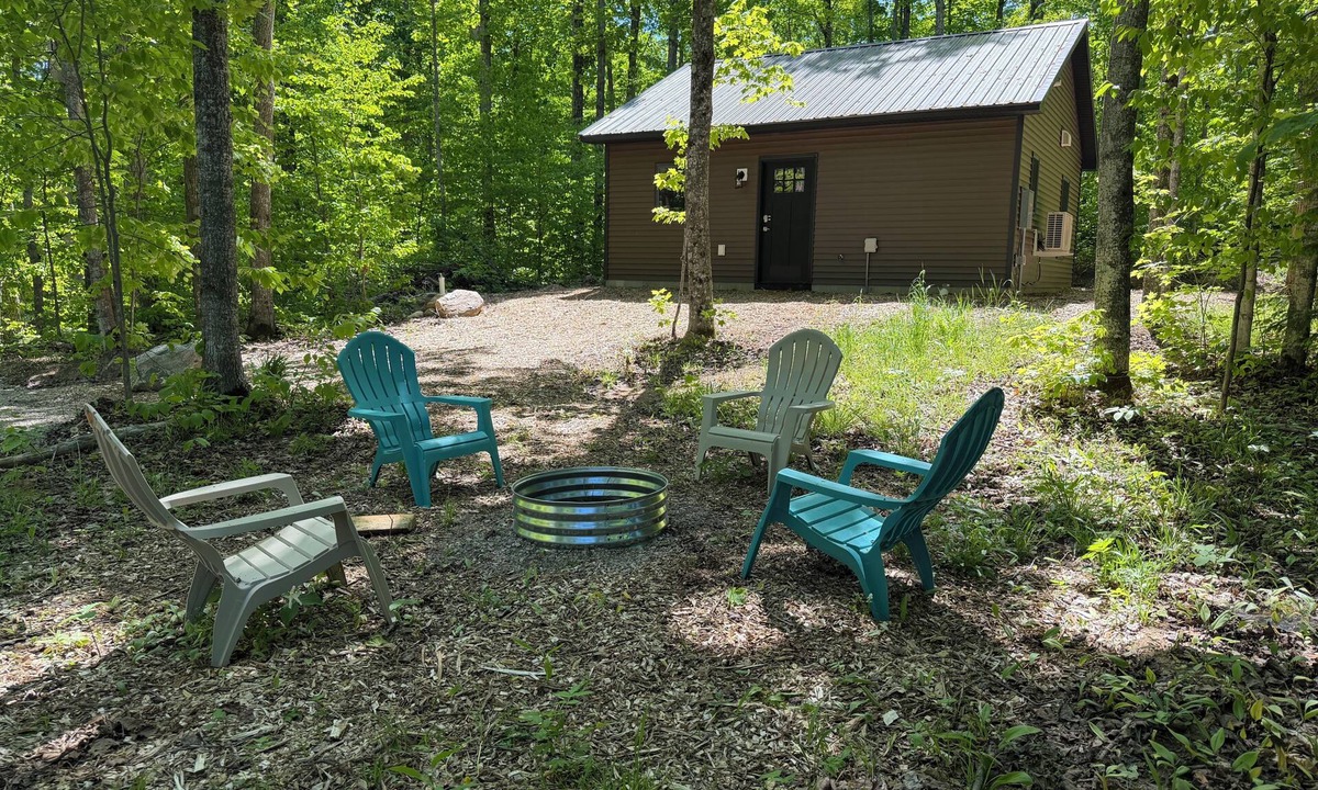 Petoskey Cabin | Private cabin with trail access- cabin #2