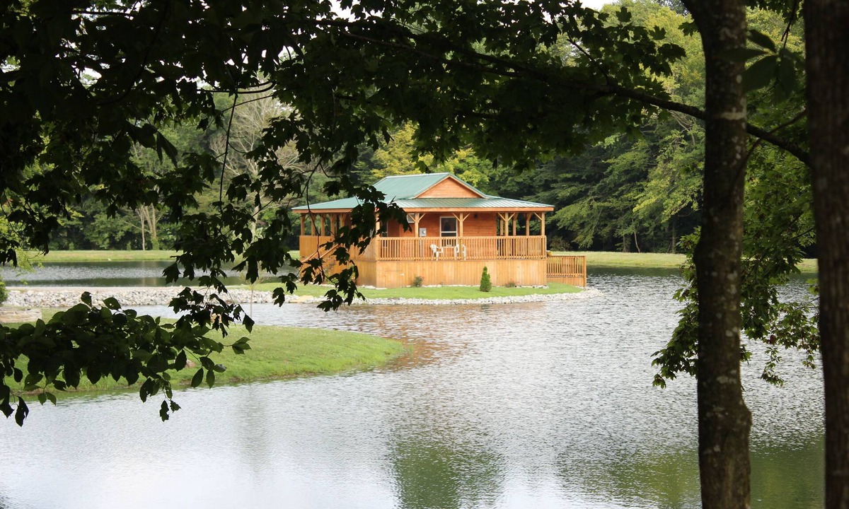 Russell Springs Cabin | Private Catch And Release Lake-Boat Rental Included! Close to Lake Cumberland!
