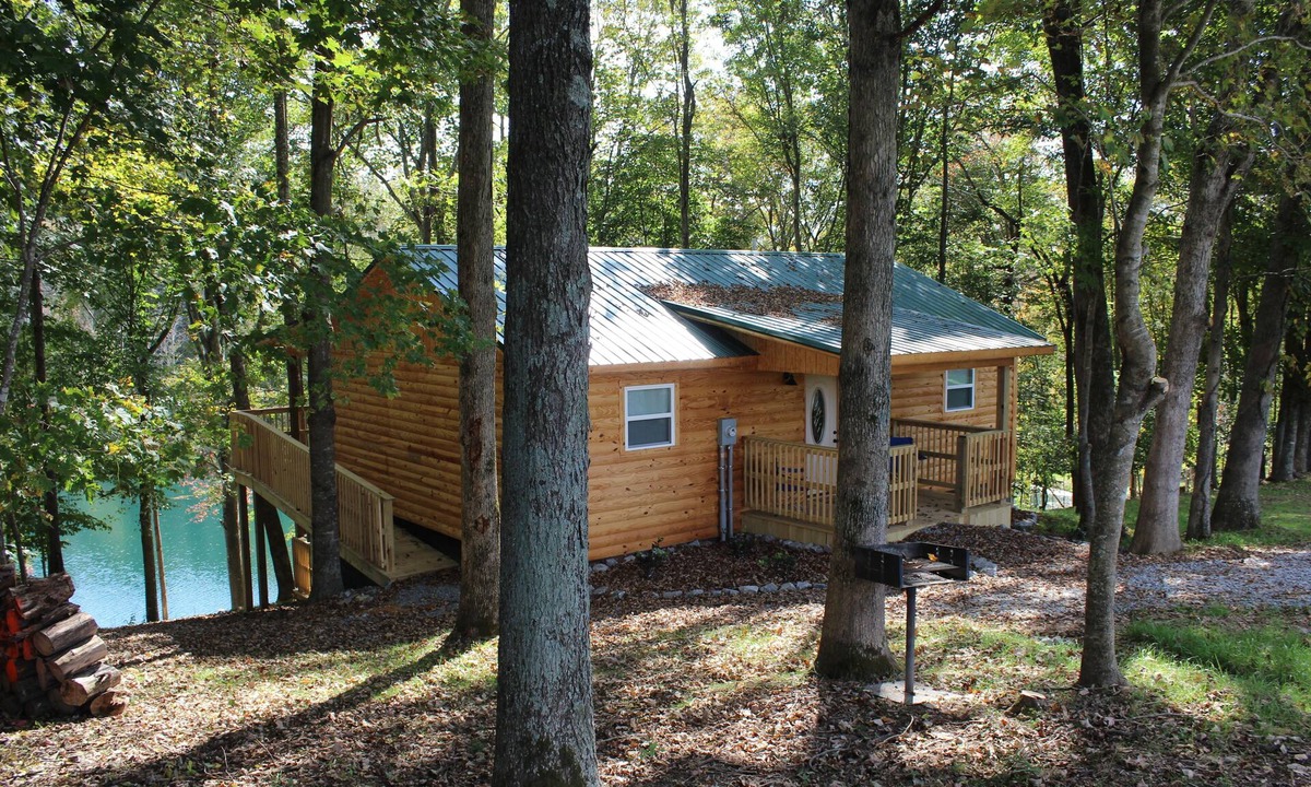Russell Springs Cabin | Private Catch And Release Lake-Boat Rental Included! Close to Lake Cumberland!