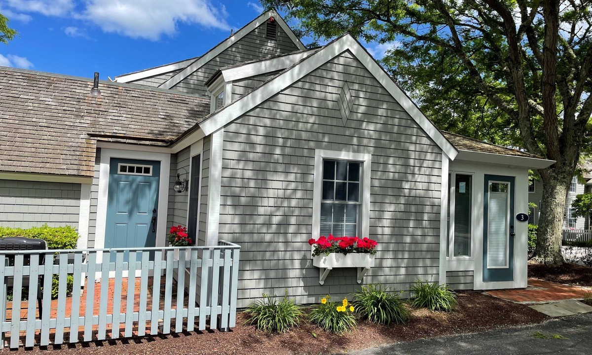 Mashpee Cottage | Private condo in Maushop. Steps to beach, ocean, Popponesset Inn and Marketplace