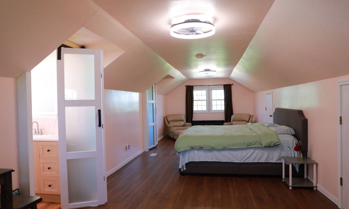 Clinton House | Private Country Suite Near Truman Lake & Fishing