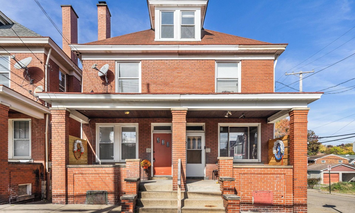 Pittsburgh House | Private Duplex w/Fenced Yard, Pet-Friendly, Close to Downtown, Extended Stays