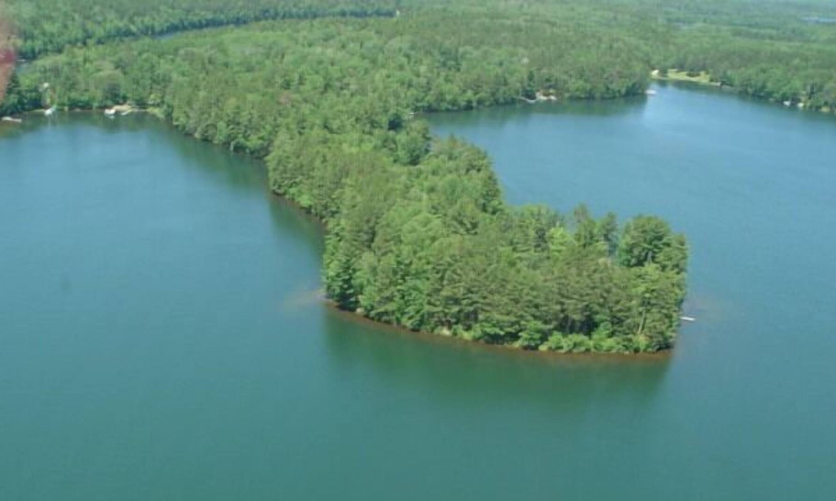 Remer House | Private Lakefront home on Peninsula of Pristine Big Bass Lake