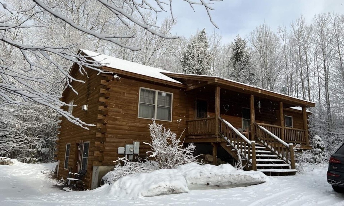Bethel Cabin | Private log cabin, minutes from skiing, river fun, and biking