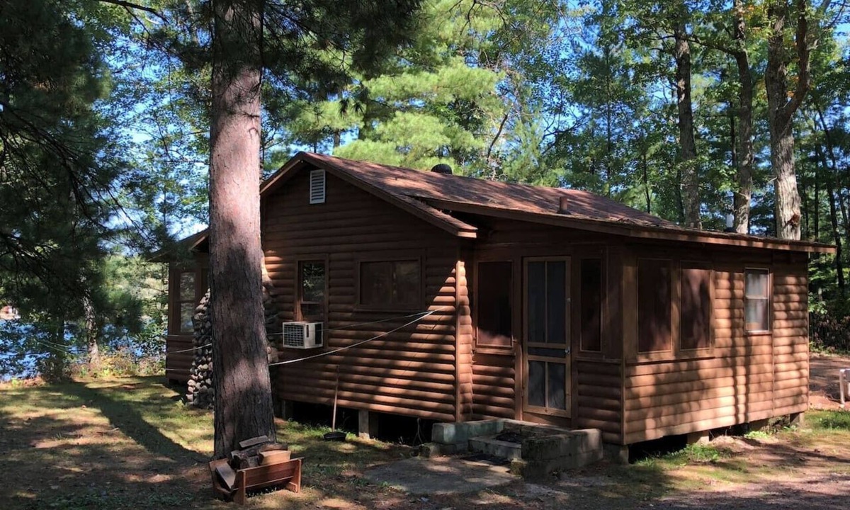 Hayward Cabin | Private Lot on Little Round!