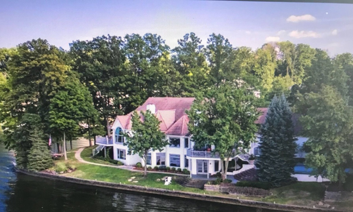 Maxwell House | Private Mansion on Geist Lake / Reservoir: NE Indianapolis - no neighbors