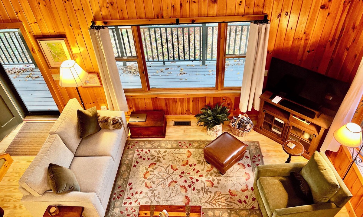 Hanover House | Private, Remodeled 3 Bedroom 2 Bath Home on Howard Pond 15 Min to Sunday River