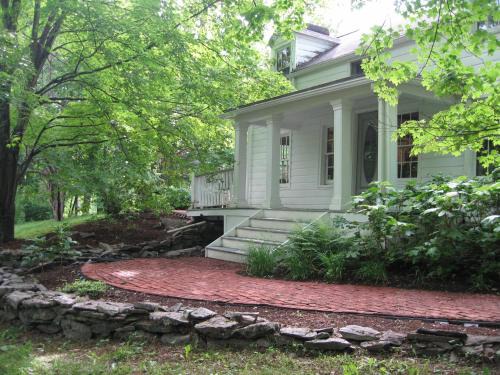 Clinton Corners Bed & Breakfast | Private setting on country farm near Rhinebeck