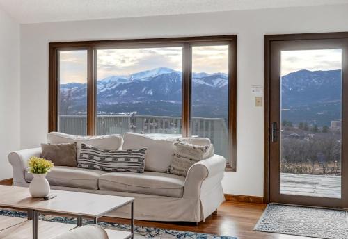 Sun Hills Villa | Private Villa-72 Acres-Hot Tub-Views-USAFA