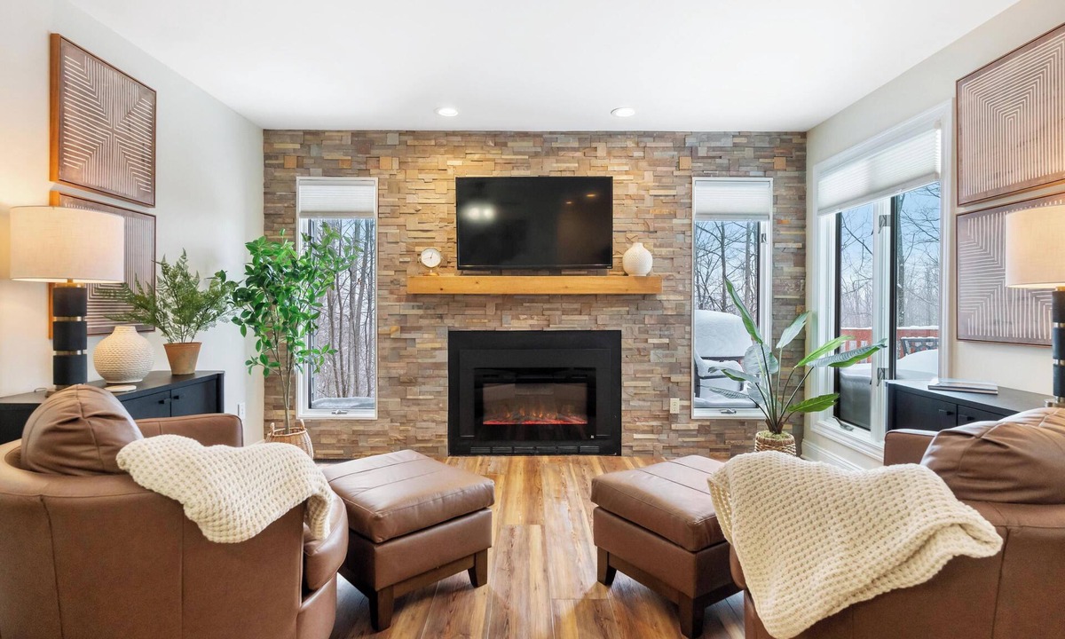 Harbor Springs Condo | Professionally Updated, Spacious, & Stylish- 4-bedroom, 3.5-bath condo