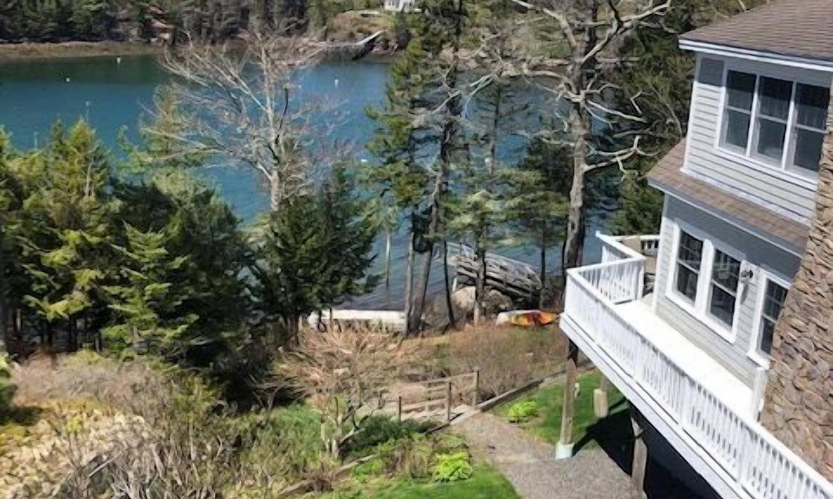 East Boothbay Condo | Puffin Perch - Waterfront Apartment on Linekin Bay - Fire Pit & Dock Access