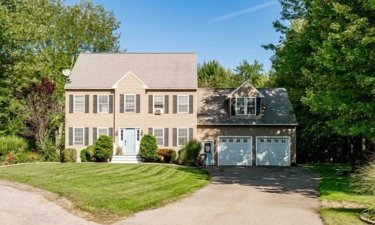 Kennebunk House | Quail Run Backyard Oasis | Firepit | Finished basement/TV Room | Porch | Gardens