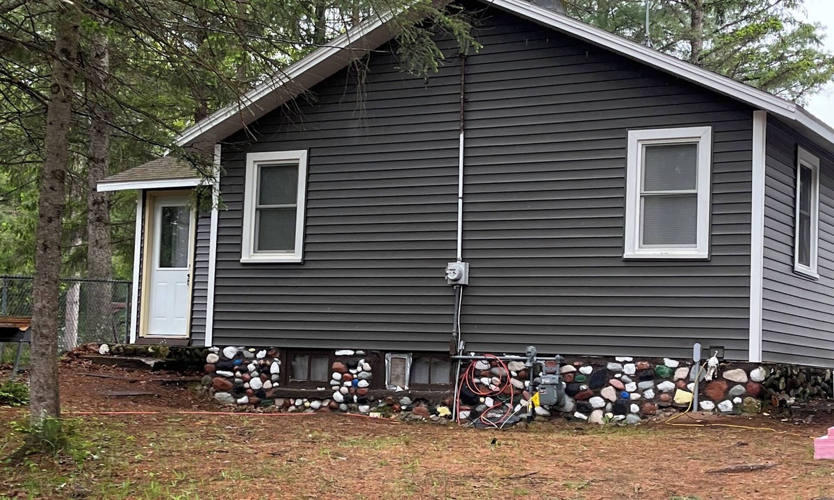 Arbor Vitae Cabin | Quaint 2 bedroom cabin overlooking Brandy Lake in beautiful Minocqua/Woodruff.