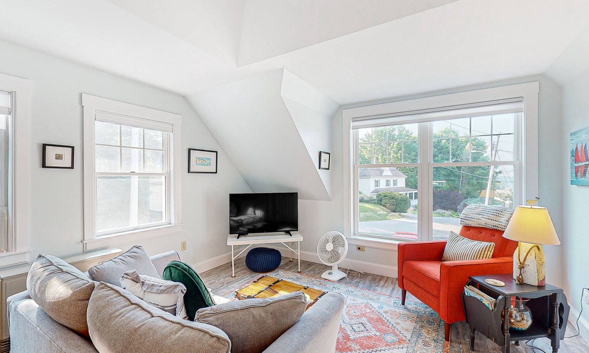 Boothbay Harbor Apartment | Quaint carriage house apartment with ocean views & charming deck