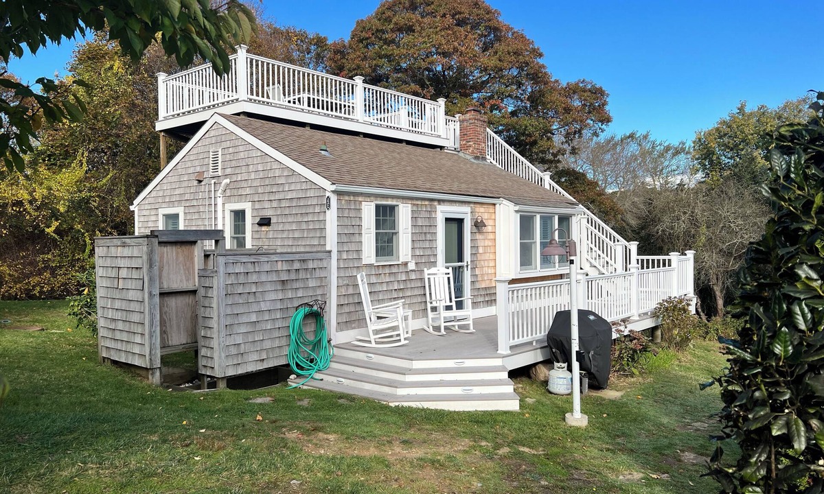 East Orleans Cottage | Quaint cottage in Orleans, 2 bedrooms, upper deck, 2 miles to Nauset beach.