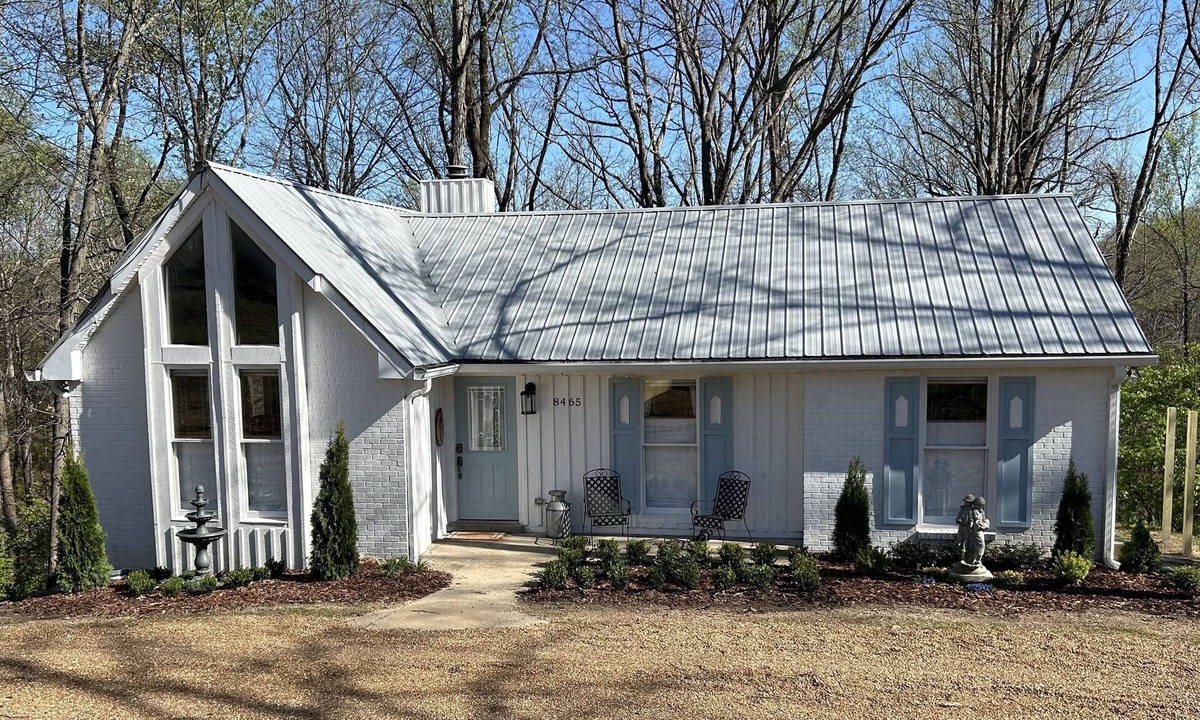 Pegram Cottage | Quaint Cottage in the Woods 20 minutes to Downtown
