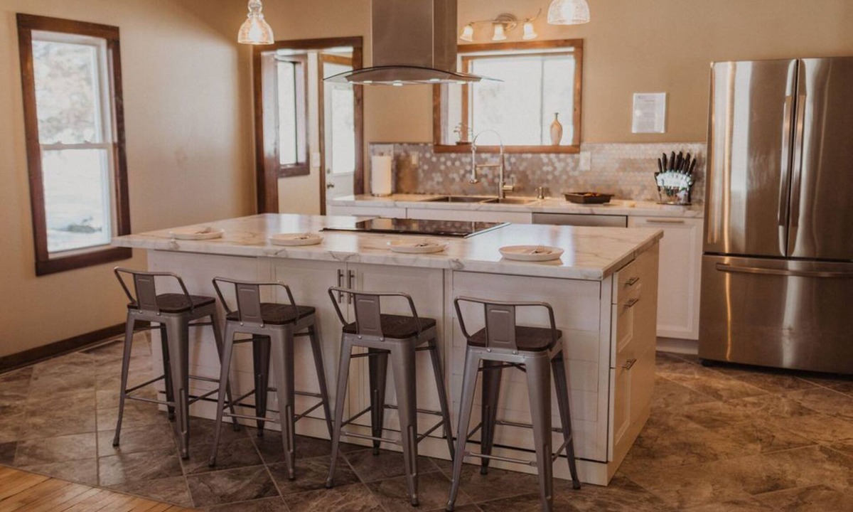 Hayward House | Quaint Farmhouse in the middle of your outdoor fun